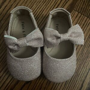 Baby girl glitter how crib shoe